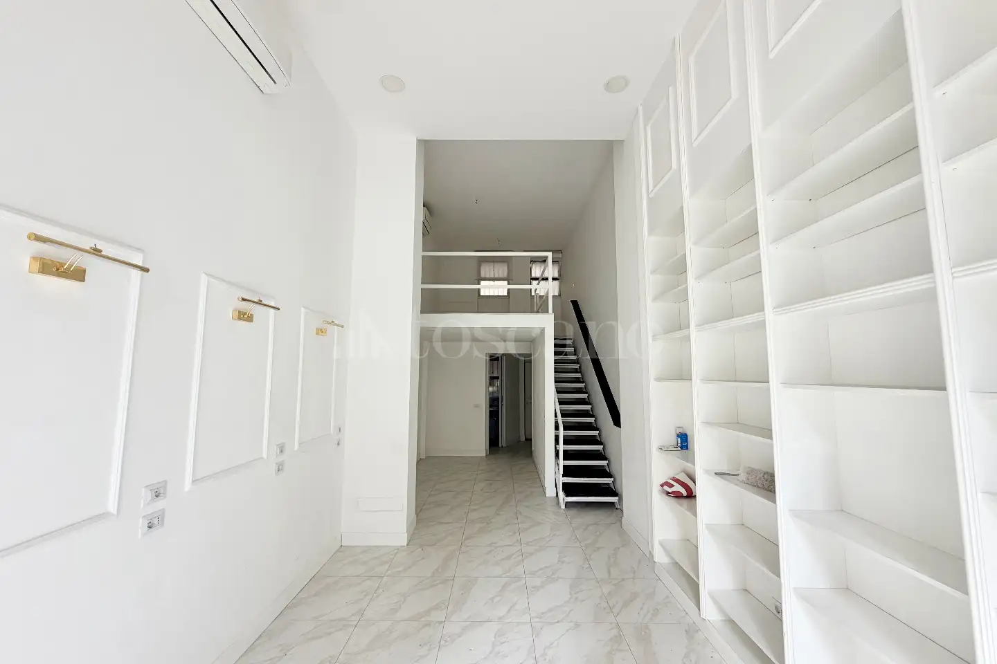 Negozio in vendita di 55 mq a €480.000 (rif. 120/2026)