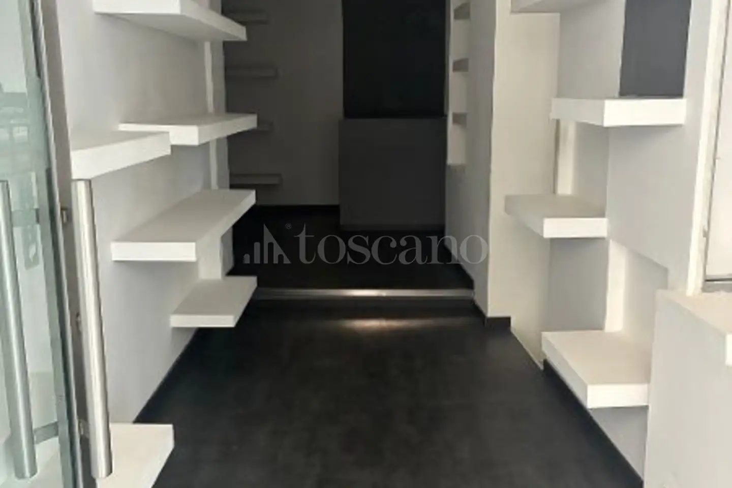 Negozio in vendita di 55 mq a €121.000 (rif. 2/2026)