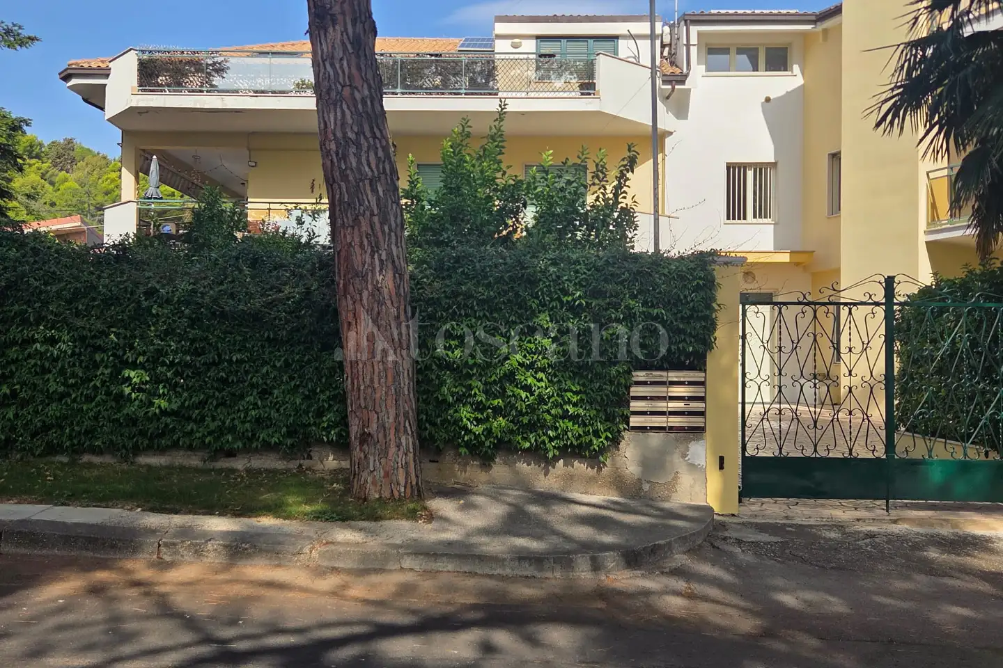 Villa Plurifamiliare in vendita di 575 mq a €580.000 (rif. 33/2026)