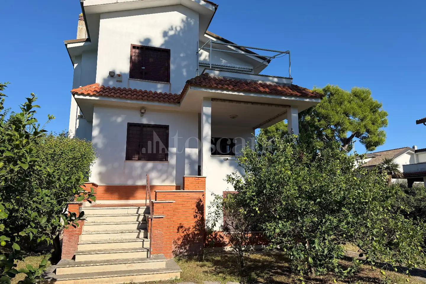 Villa in vendita di 250 mq a €739.000 (rif. 100/2026)