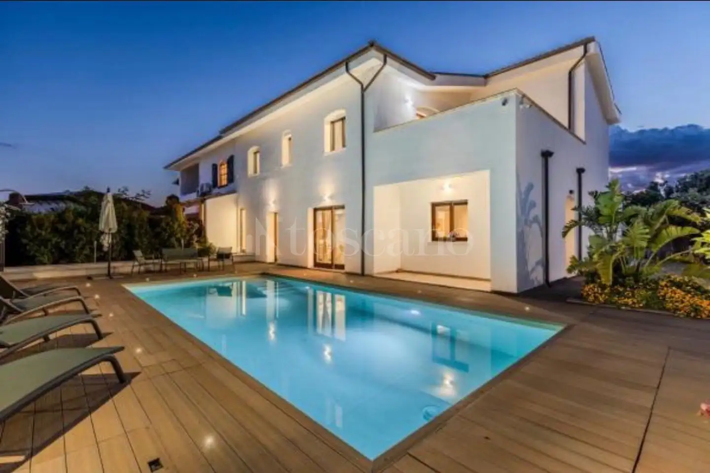 Casa Indipendente in vendita di 340 mq a €2.200.000 (rif. 43/2026)