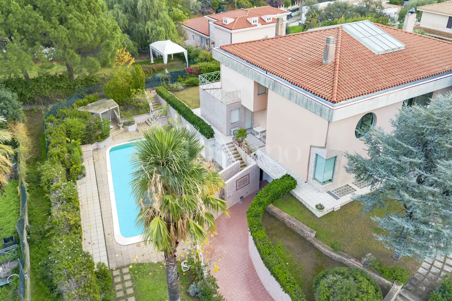 Villa in vendita di 500 mq a €1.150.000 (rif. 100/2025)