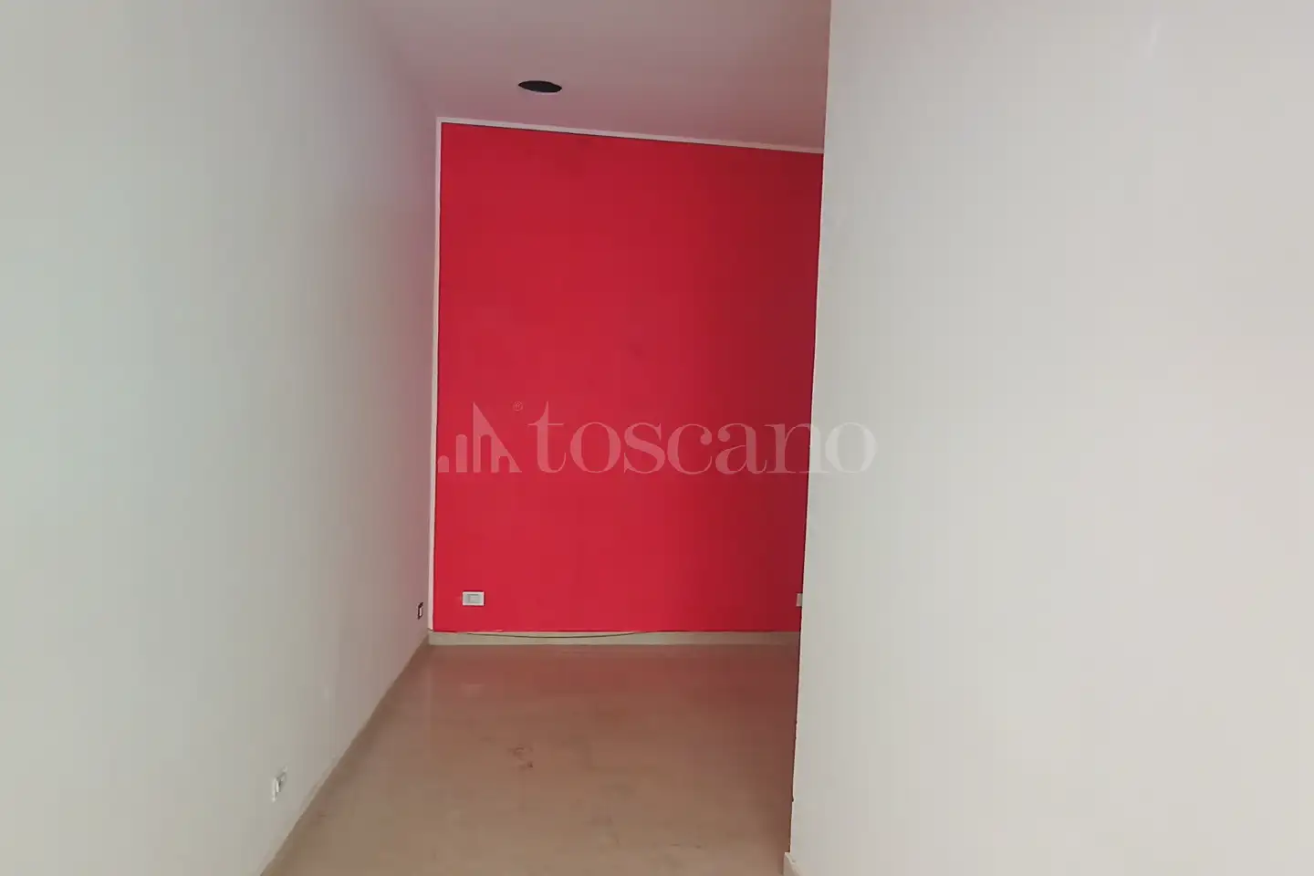 Negozio in vendita di 14 mq a €15.000 (rif. 41/2026)