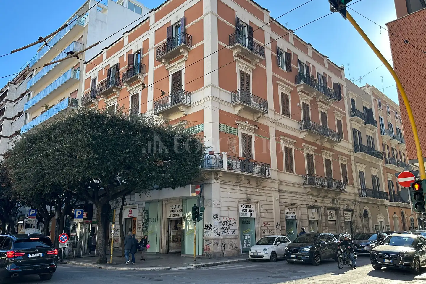 Negozio in affitto di 179 mq a €6.450 (rif. 21/2026)