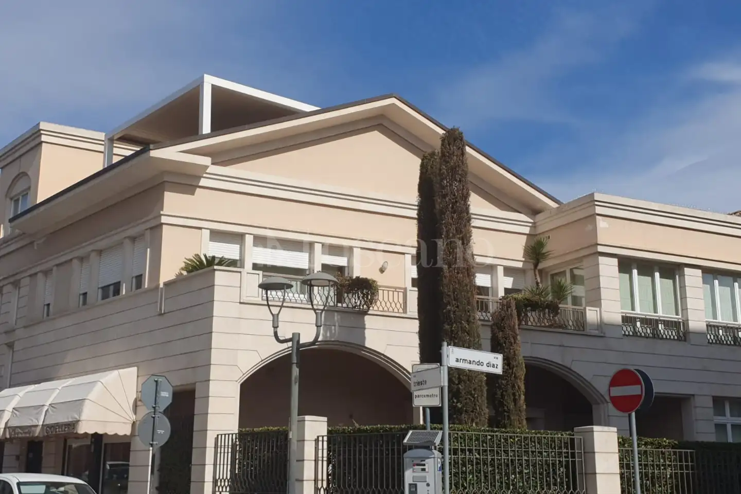 Villa in vendita di 800 mq trattativa riservata (rif. 23/2024)