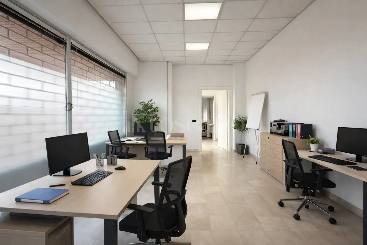 Negozio in affitto di 45 mq a €800 (rif. 10/2026)