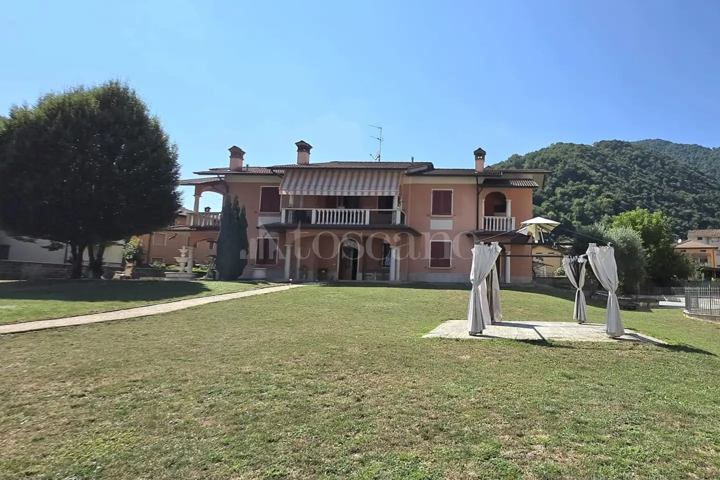 Villa in vendita di 550 mq a €970.000 (rif. 10/2026)