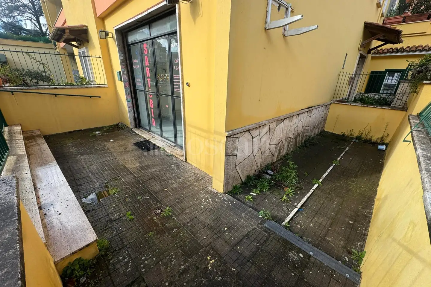 Negozio in affitto di 30 mq a €750 (rif. 2/2026)