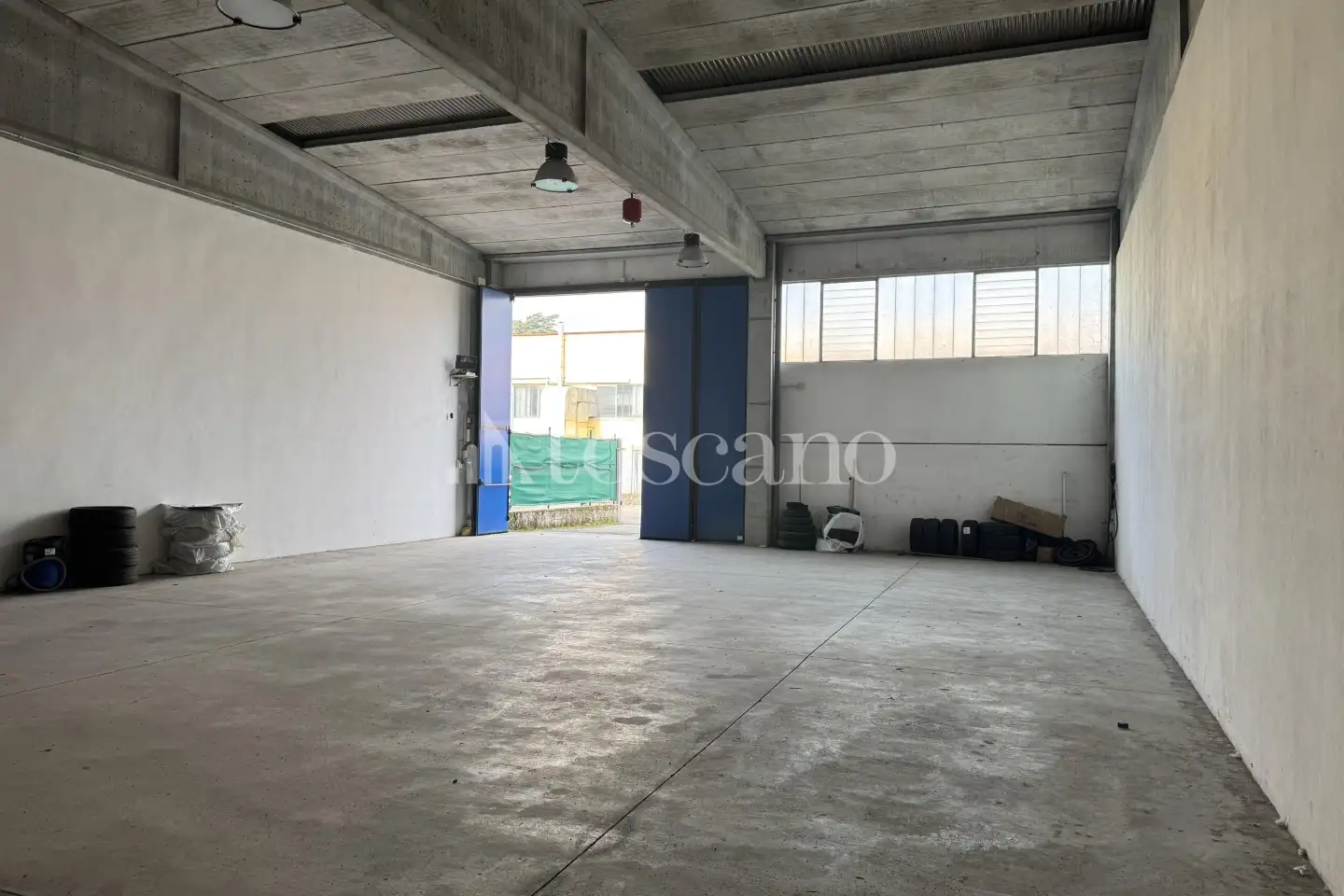 Capannone in vendita di 250 mq a €159,000 (rif. TS0105VE)