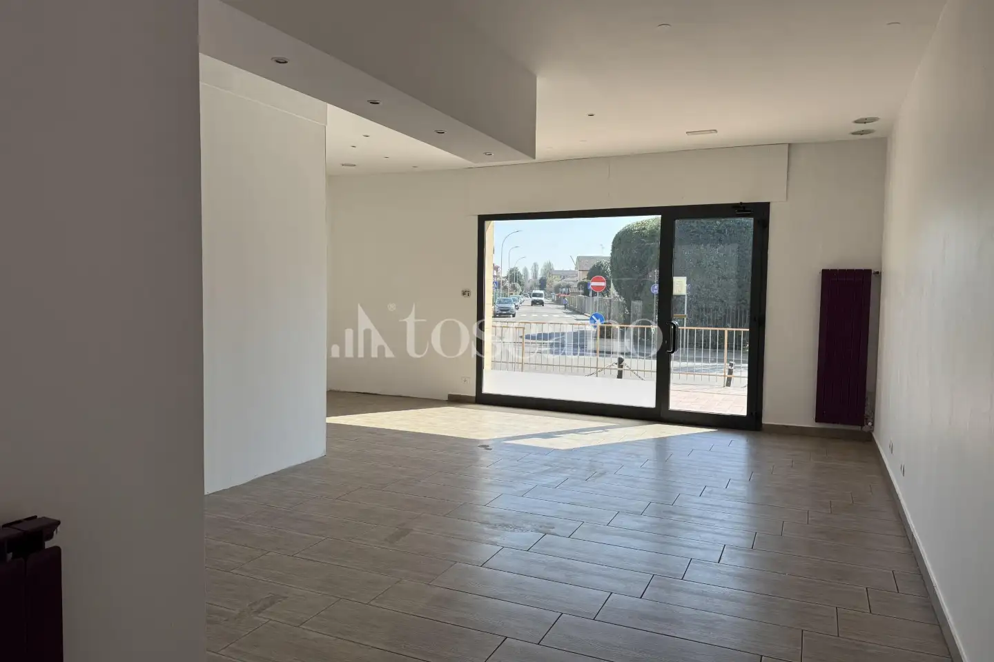 Negozio in vendita di 160 mq a €1,125 (rif. TS0319VE)