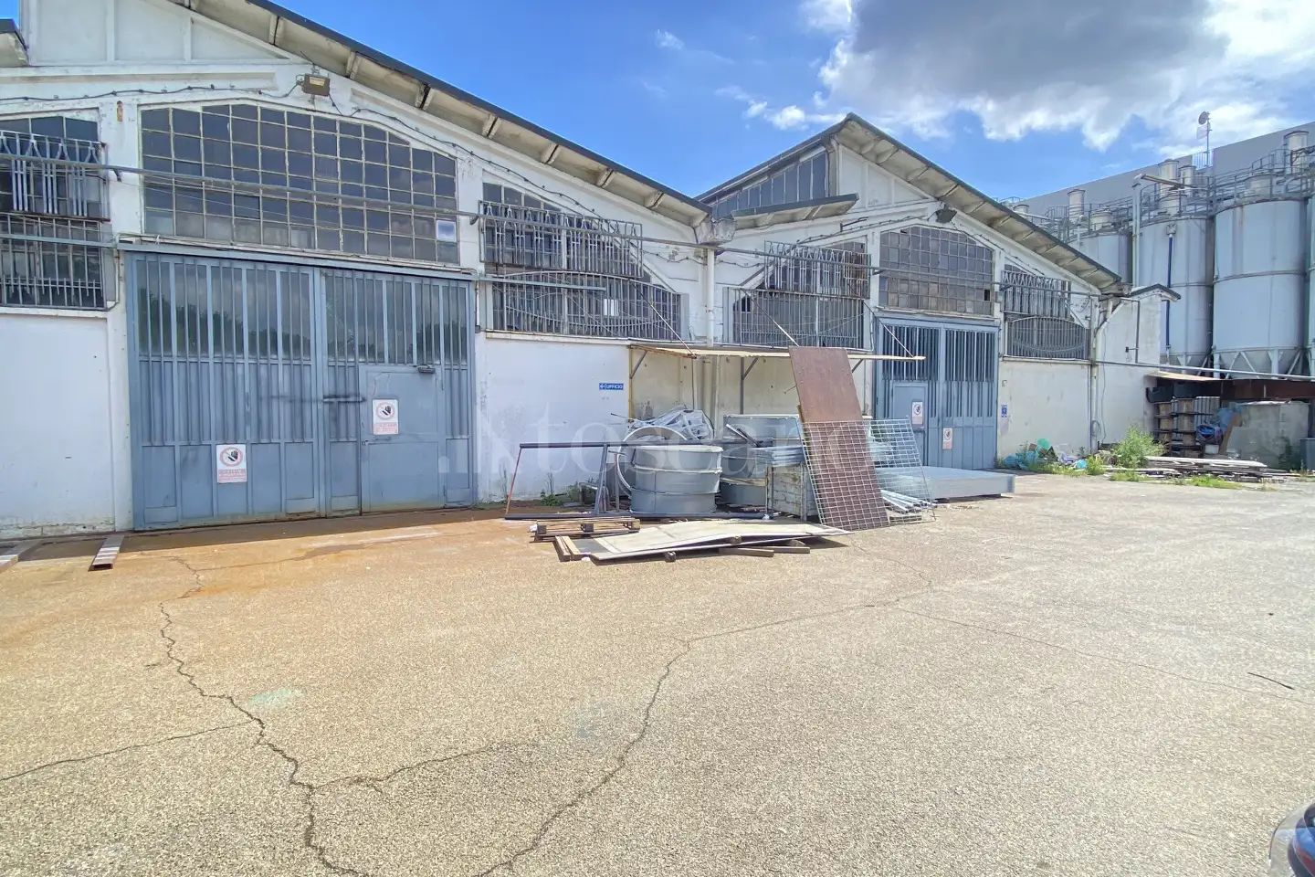 Capannone in vendita di 1360 mq a €1,400,000 (rif. TS0206VE)