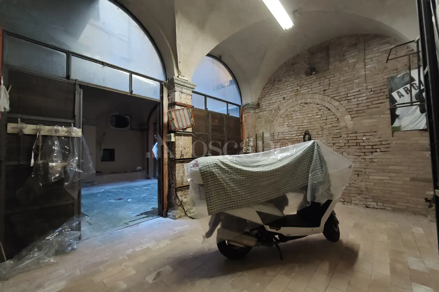 Garage in vendita di 120 mq a €90.000 (rif. 37/2024)