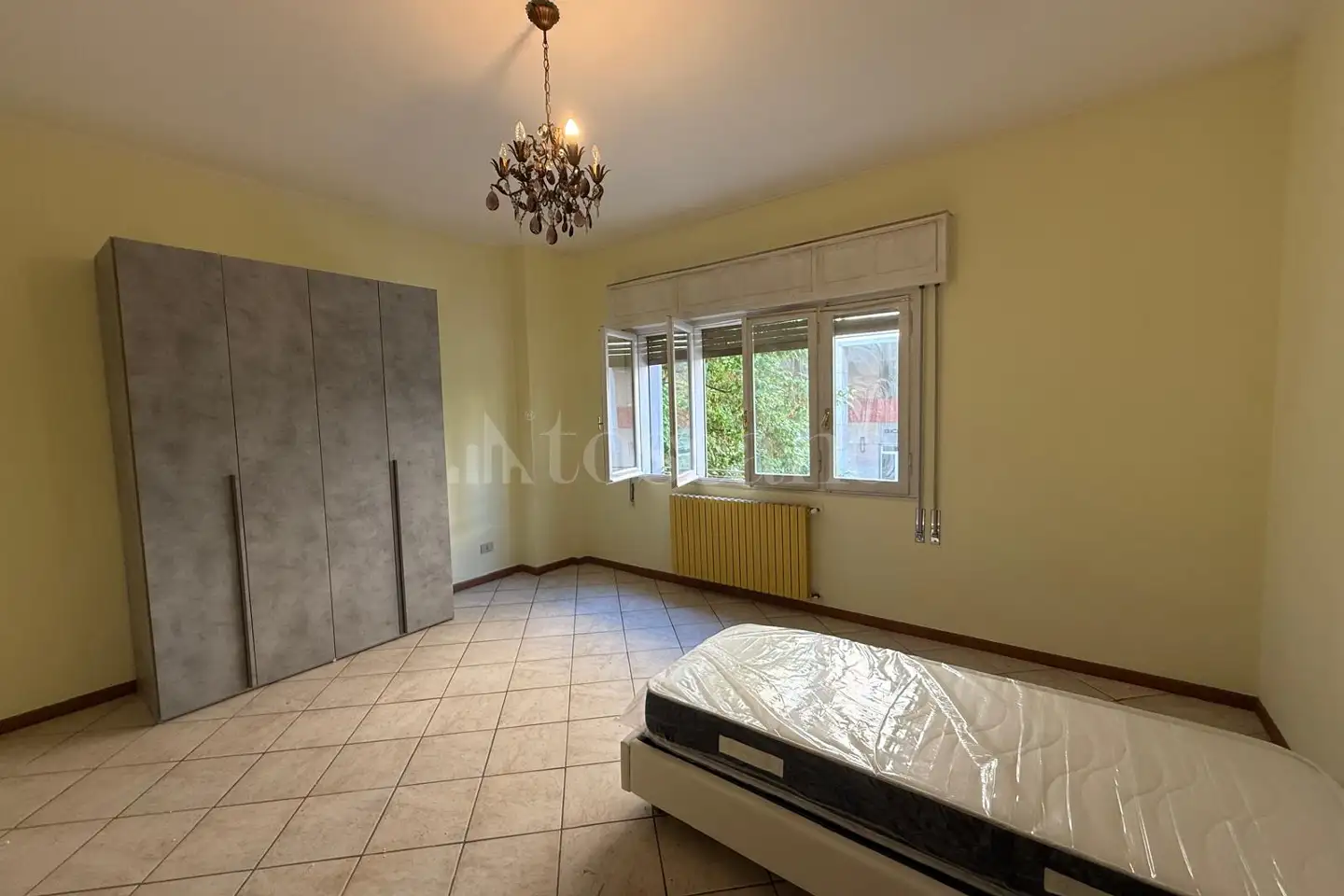 Stanza in affitto di 108 mq a €300 (rif. 27/2026)