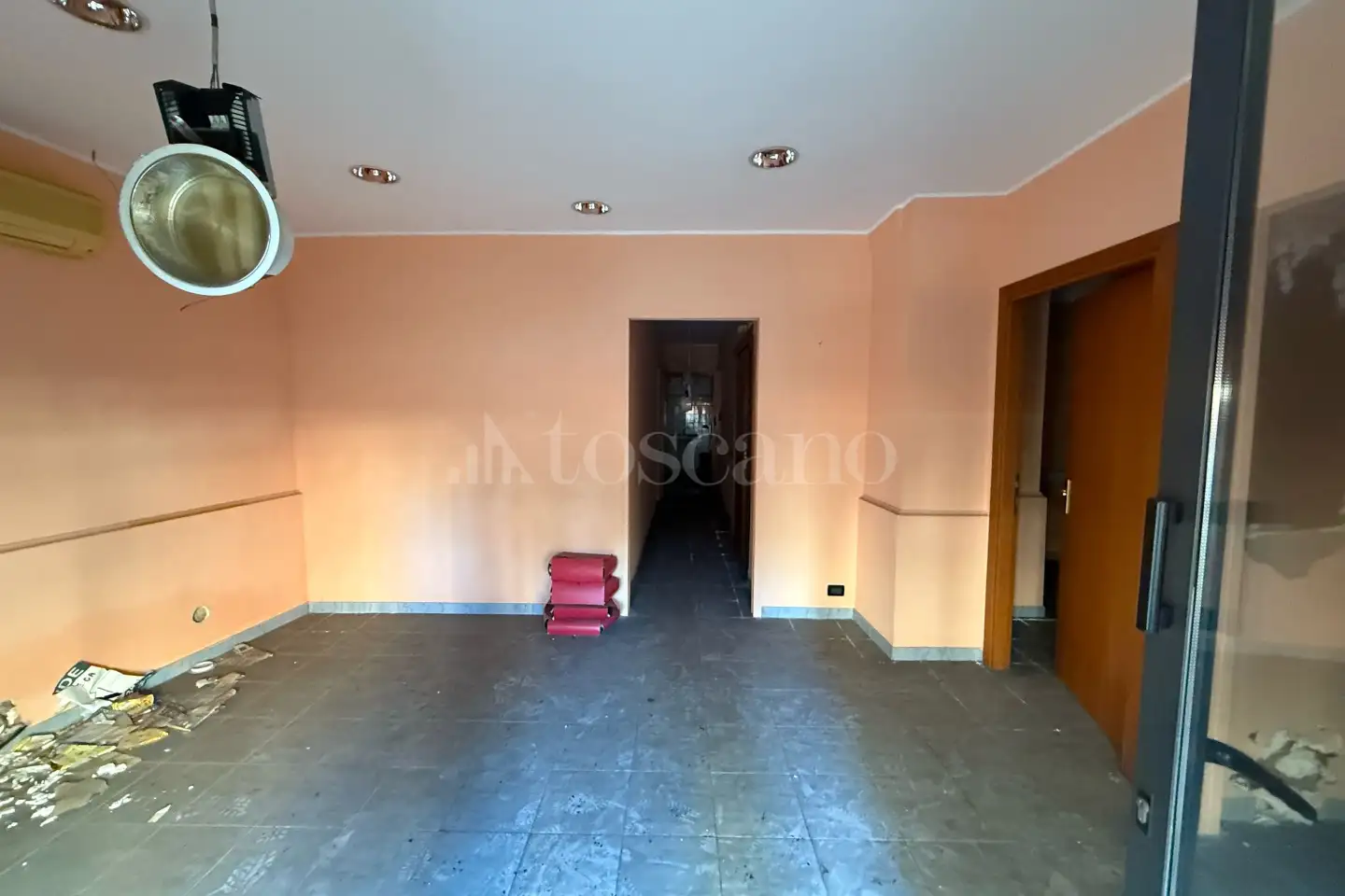 Negozio in vendita di 91 mq a €135.000 (rif. 77/2025)