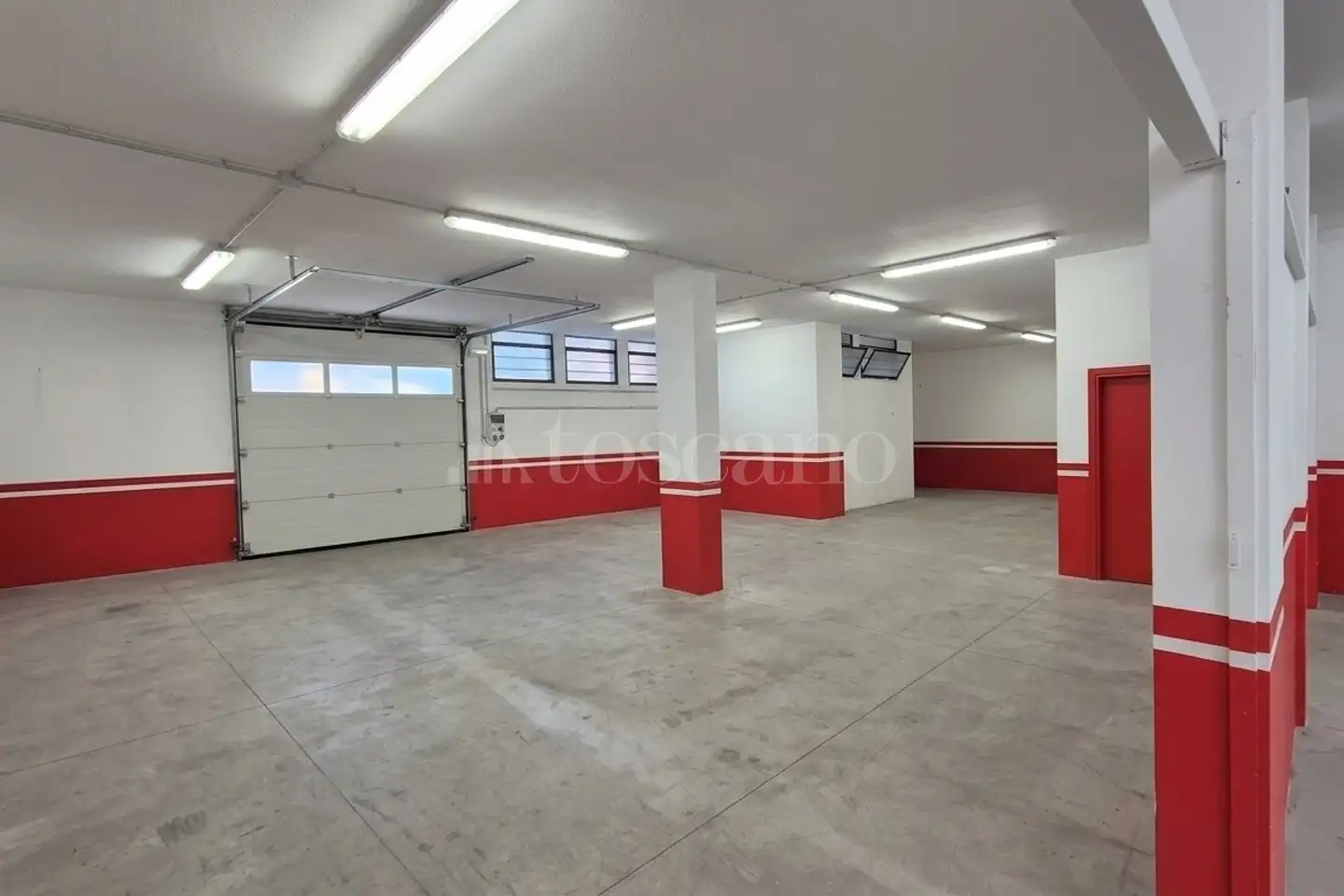 Magazzino in vendita di 500 mq a €450,000 (rif. TS0205VE.1)