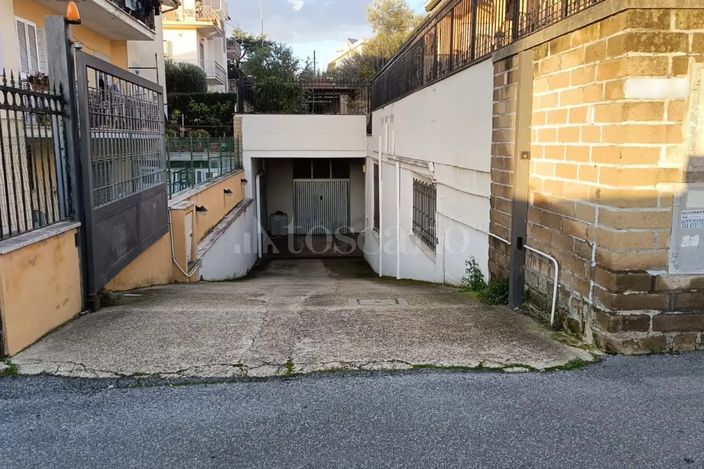 Box in affitto di 150 mq a €600 (rif. 9/2026)