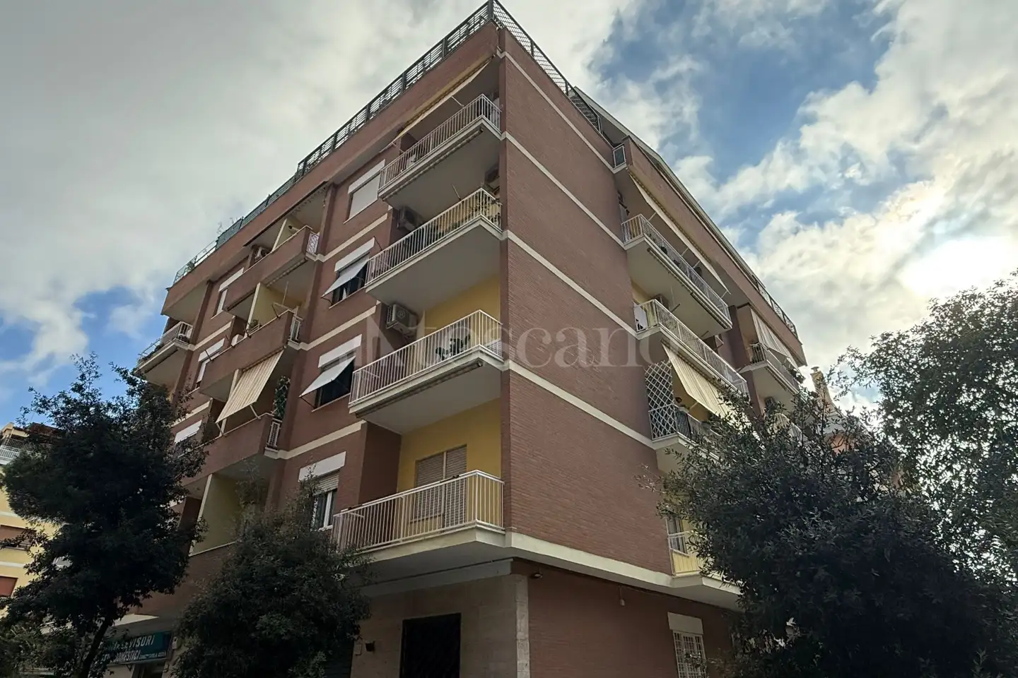 Negozio in affitto di 40 mq a €900 (rif. 79/2025)