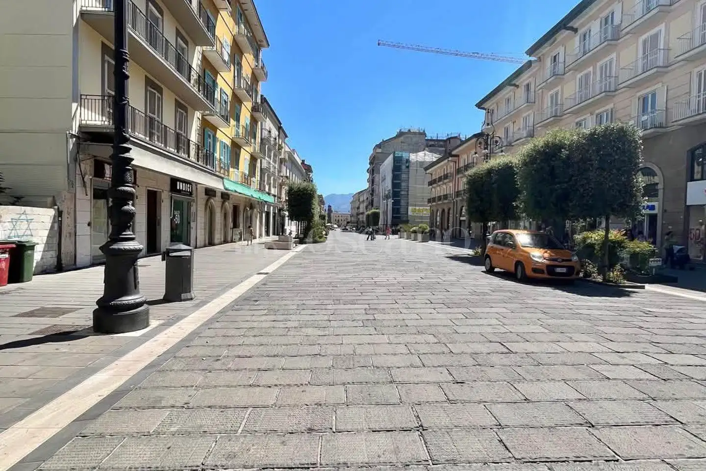 Negozio in affitto di 60 mq a €700 (rif. 162/2026)