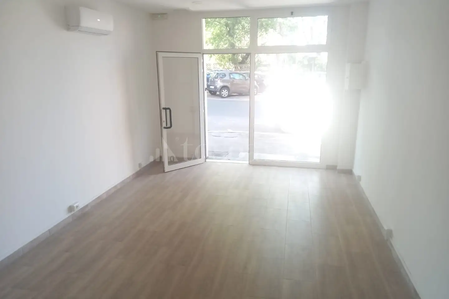 Negozio in affitto di 35 mq a €950 (rif. 27/2026)