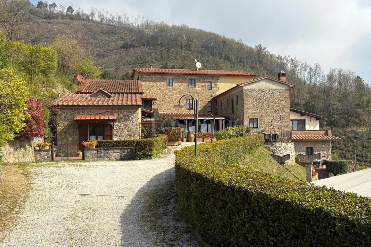 Casale in vendita di 880 mq a €1.100.000 (rif. 49/2025)