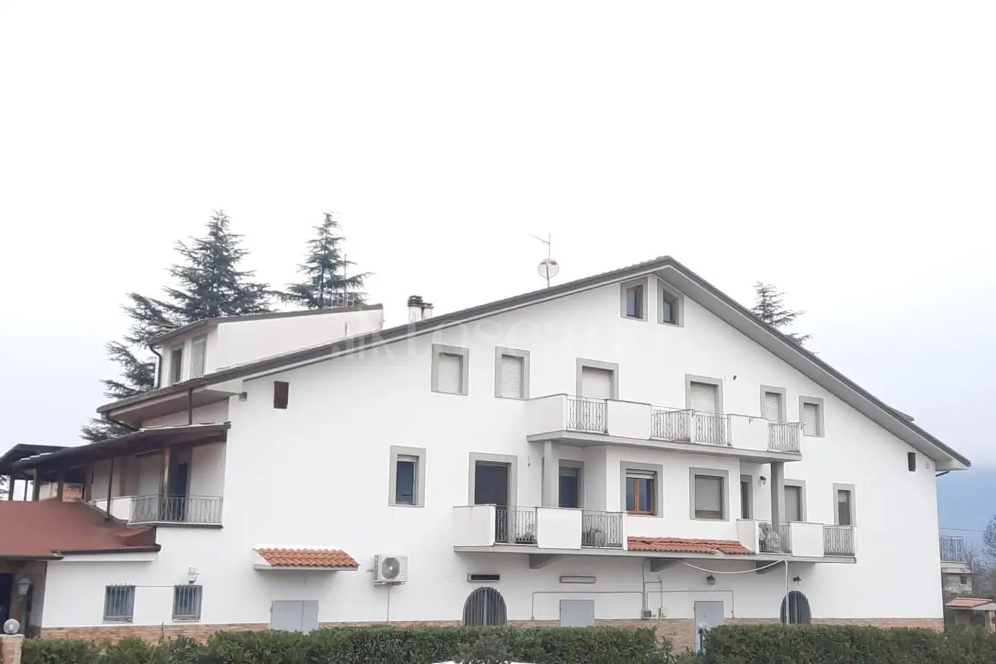 Villa Plurifamiliare in vendita di 800 mq a €795.000 (rif. 6/2025)