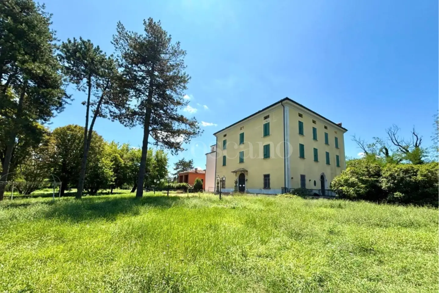 Villa in vendita di 2.660 mq a €950.000 (rif. 43/2025)