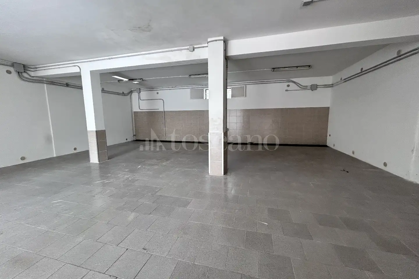 Negozio in vendita di 143 mq a €35.000 (rif. 51/2026)