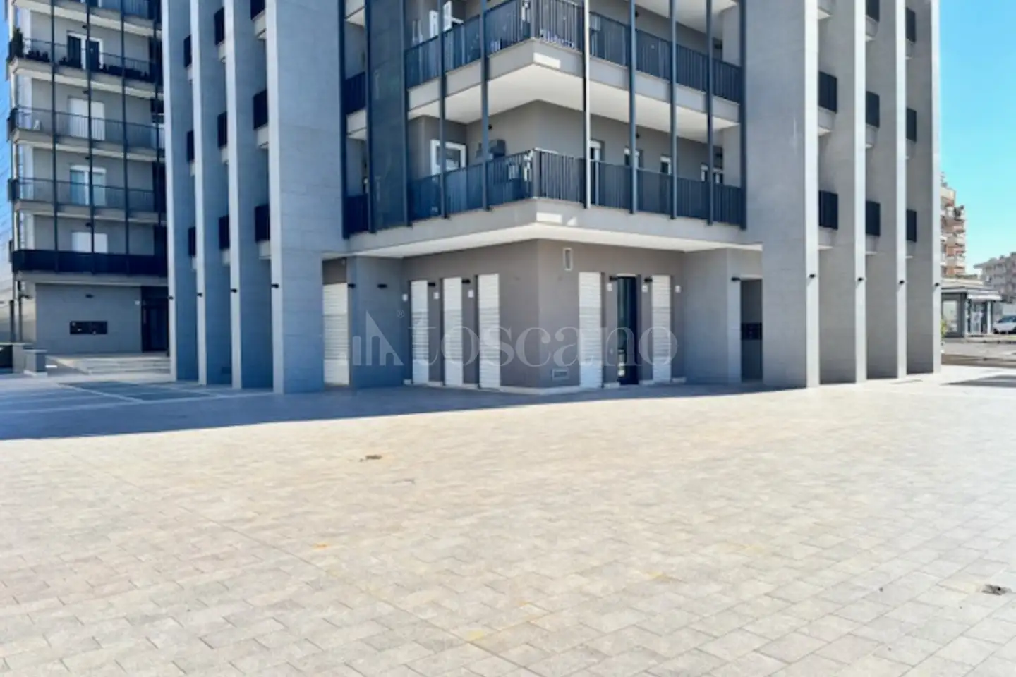 Negozio in affitto di 110 mq a €3.400 (rif. 11/2026)