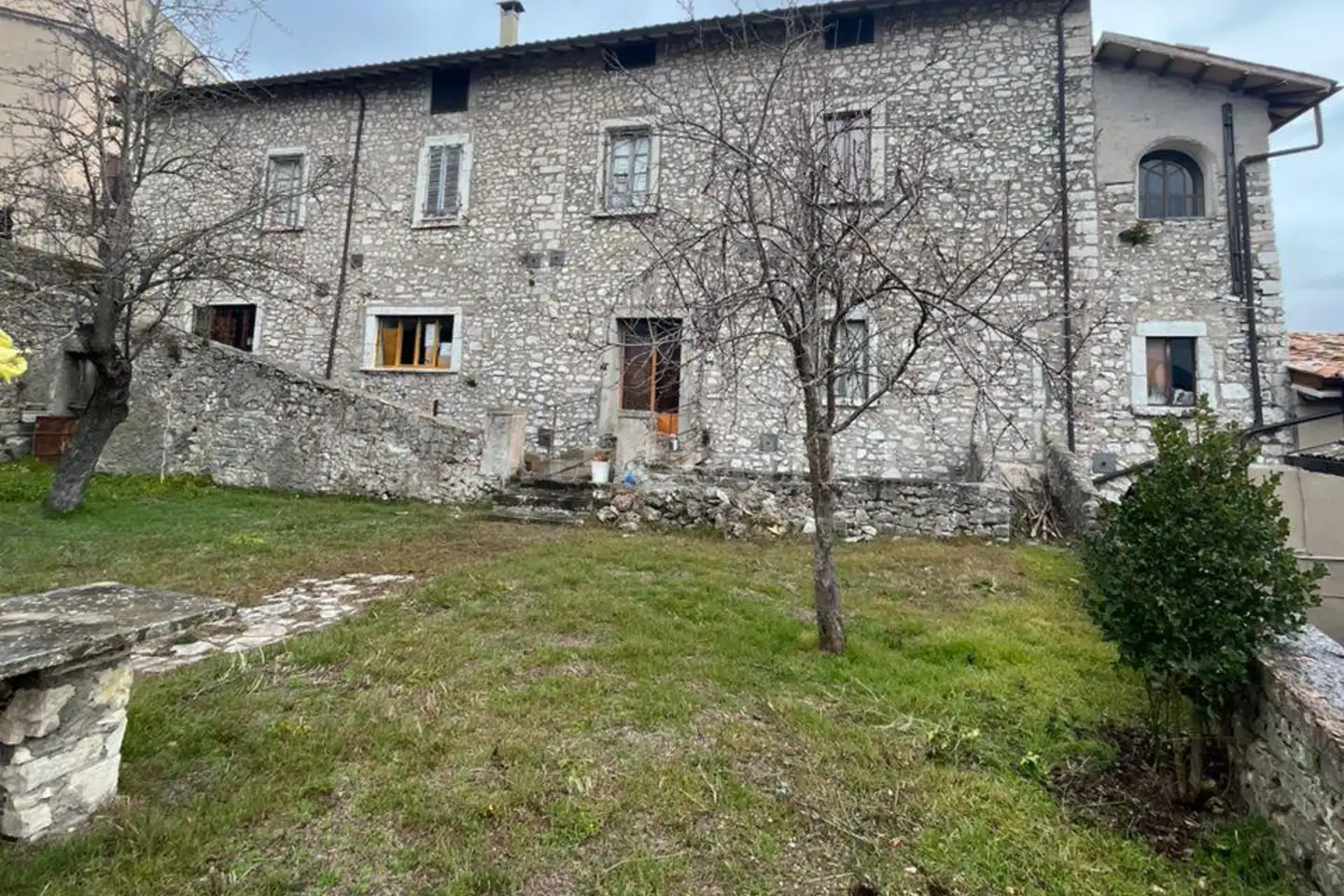 Casale in vendita di 700 mq a €145.000 (rif. 22/2025)