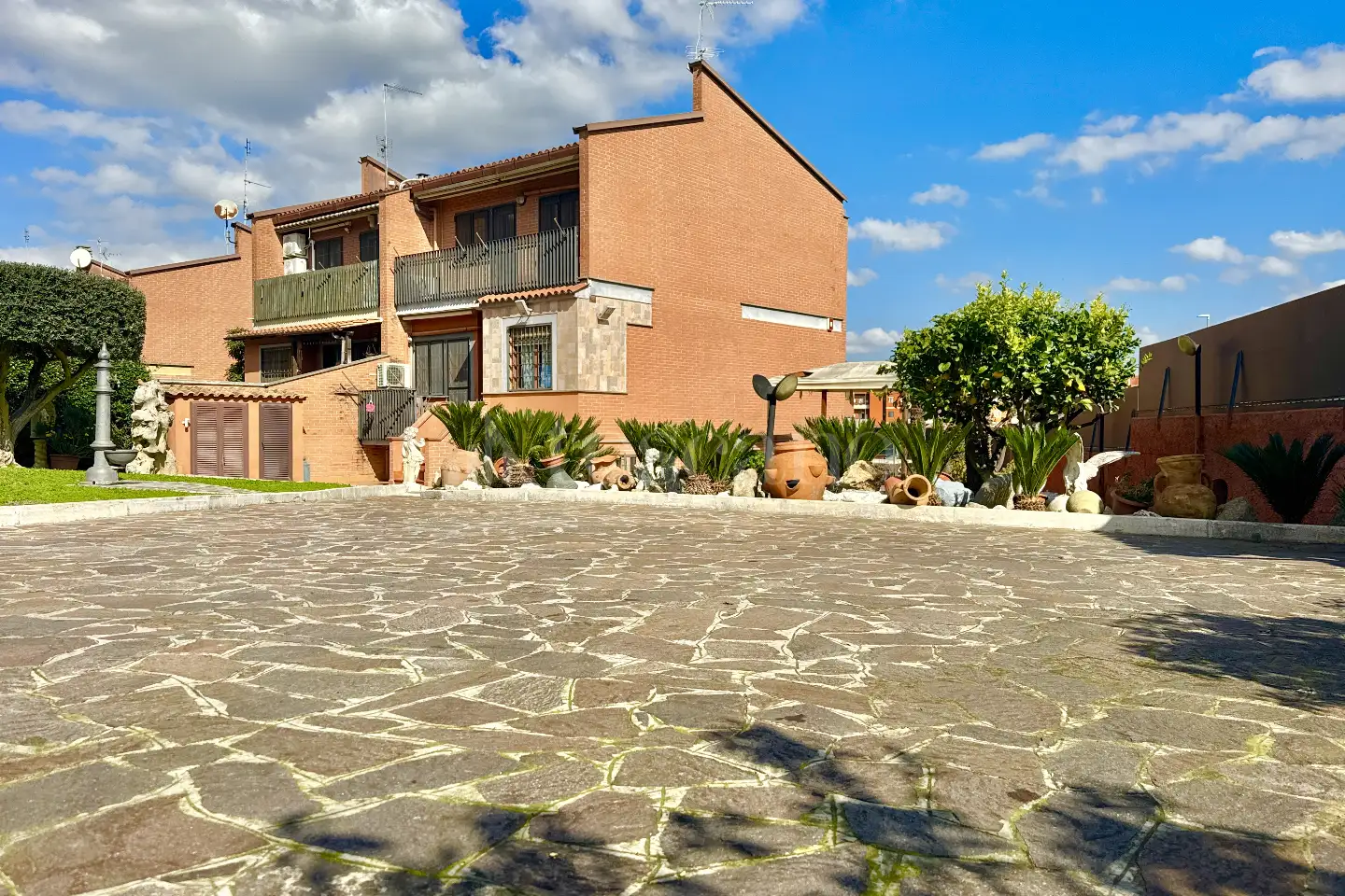 Villa Bifamiliare in vendita di 215 mq a €649.000 (rif. 10/2026)