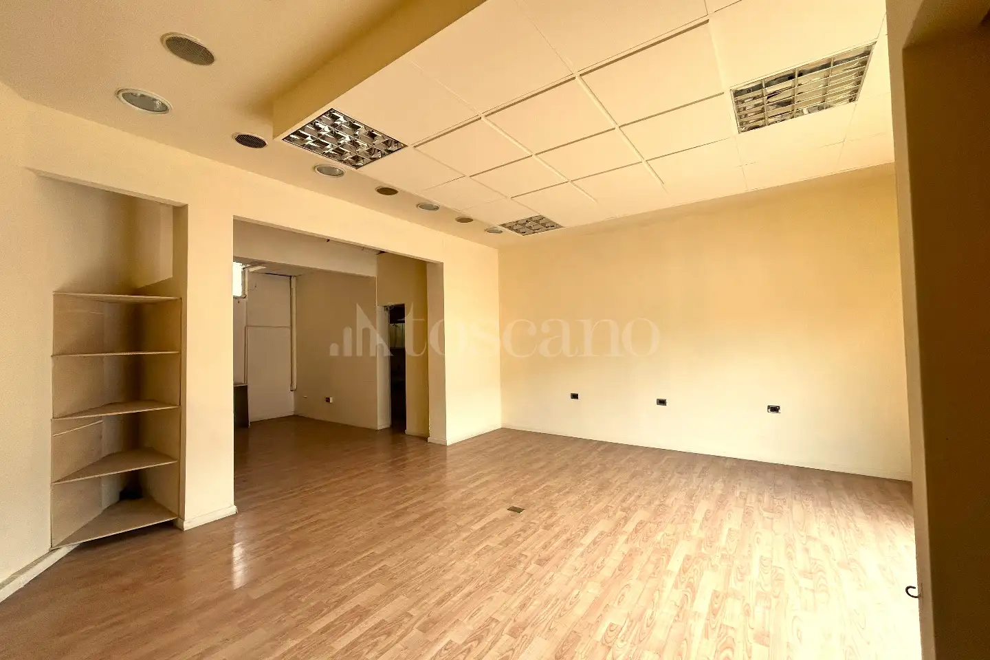 Negozio in vendita di 45 mq a €70.000 (rif. 11/2026)