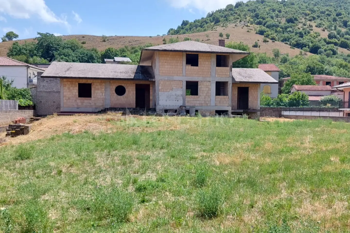 Casa Indipendente in vendita di 500 mq trattativa riservata (rif. 92/2025)