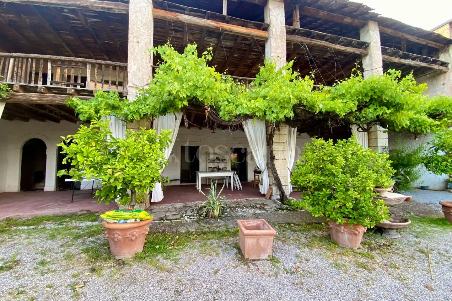 Rustico in vendita di 266 mq a €375.000 (rif. 20/2026)