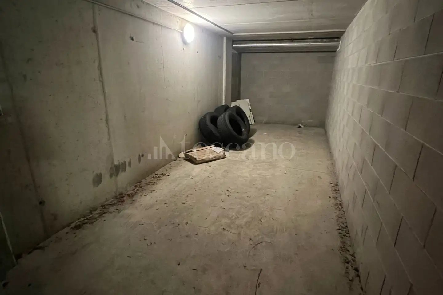 Box in vendita di 18 mq a €28.000 (rif. 11/2025)