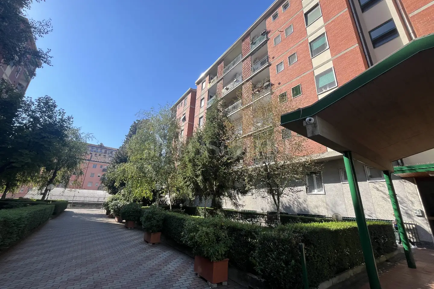 appartamento in vendita a Milano in zona Lorenteggio