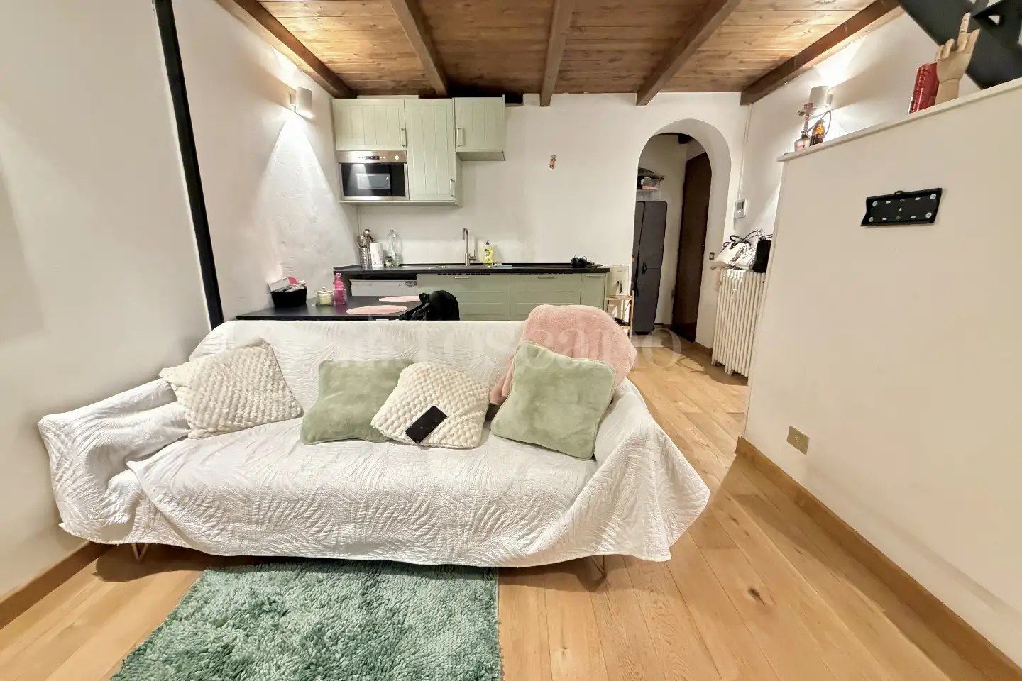 Loft in affitto di 45 mq a €900 (rif. 10/2026)
