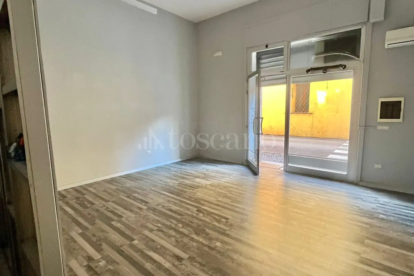 Negozio in affitto di 35 mq a €350 (rif. 14/2026)