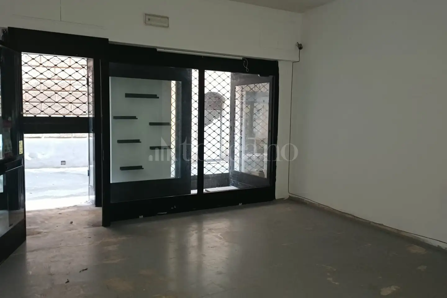 Negozio in affitto di 82 mq a €1.100 (rif. 25/2025)