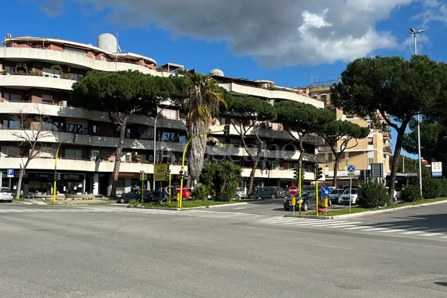 Negozio in affitto di 130 mq a €2.700 (rif. 17/2026)