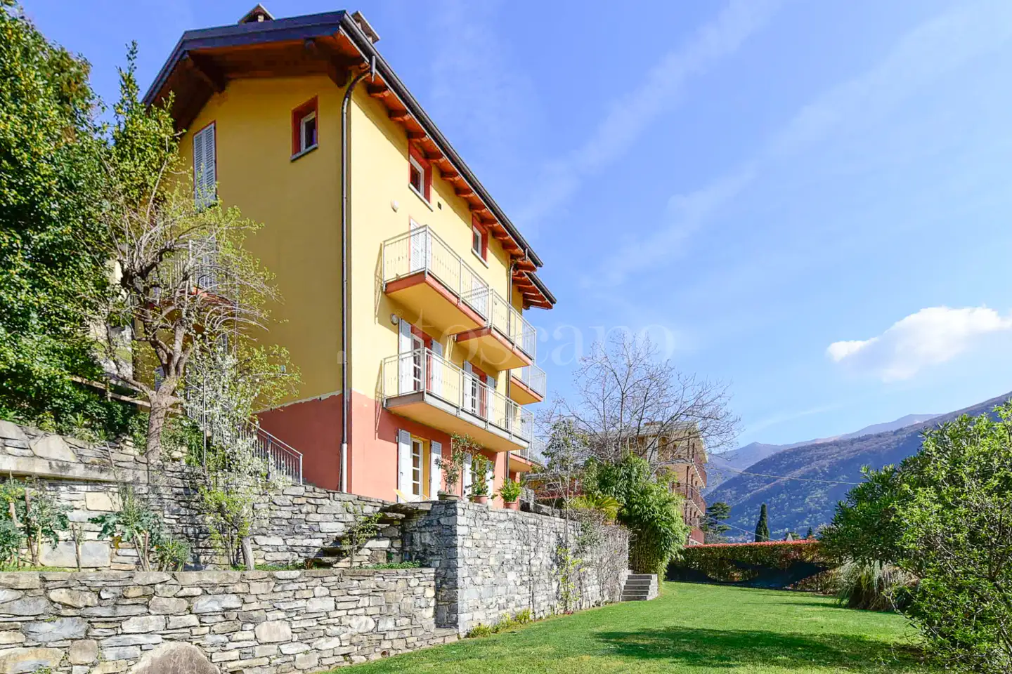 Villa Plurifamiliare in vendita di 400 mq a €3.150.000 (rif. 11/2025)