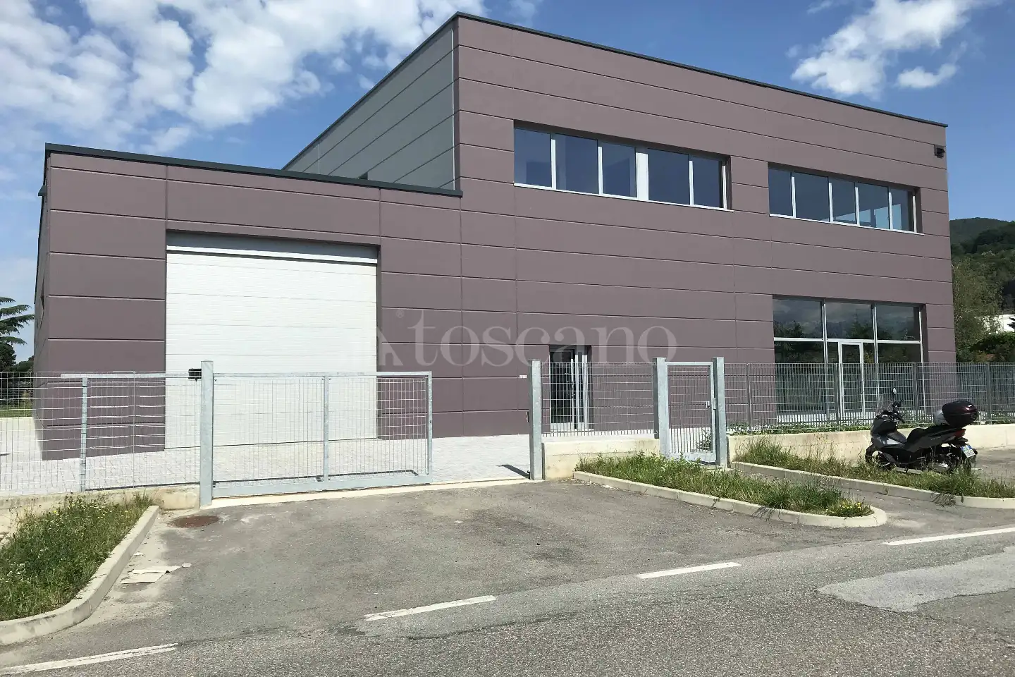 Capannone in affitto di 300 mq a €2.700 (rif. 11/2024)