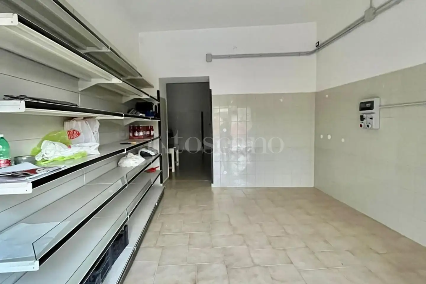 Negozio in affitto di 50 mq a €500 (rif. 3/2026)