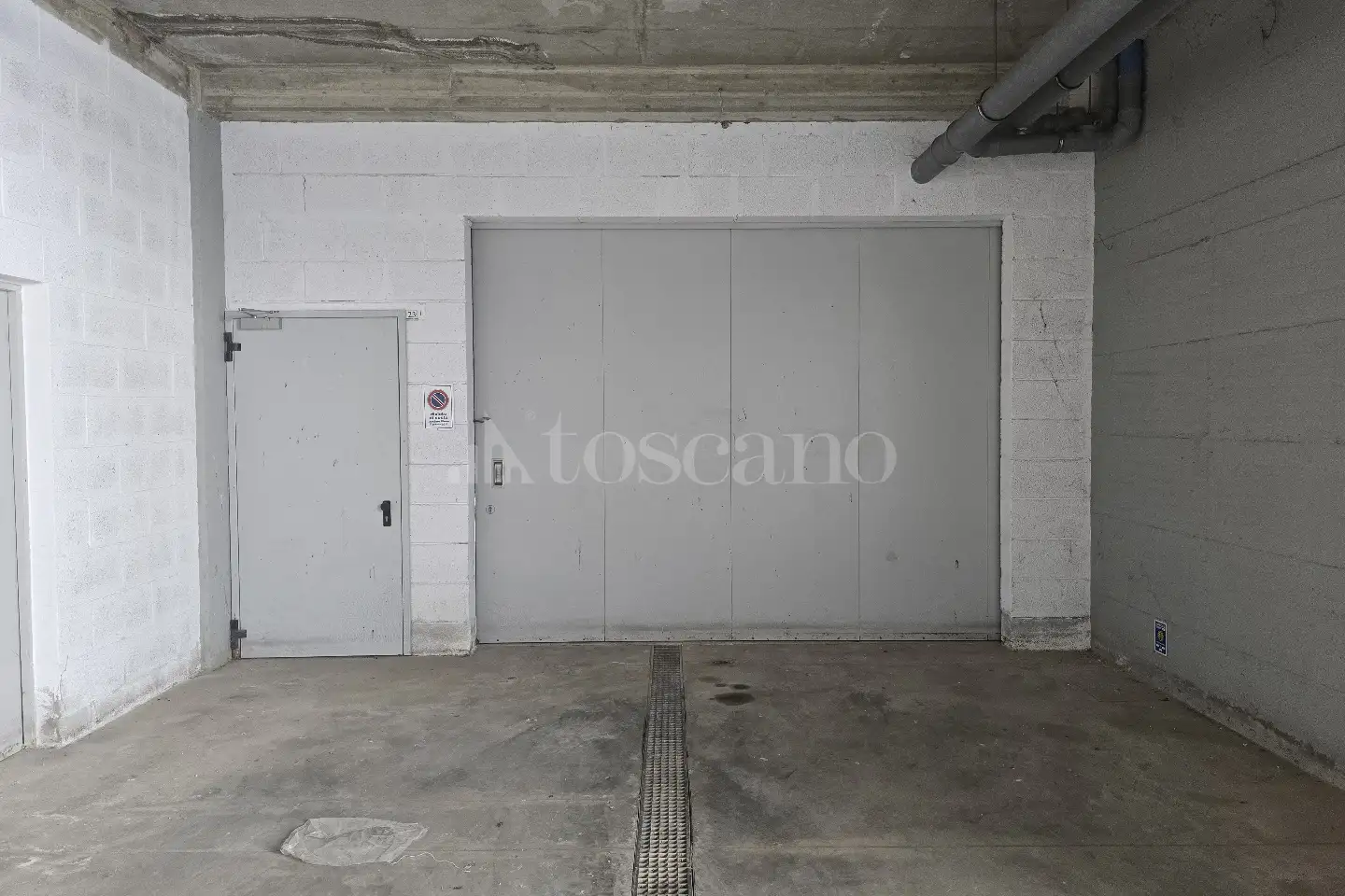 Magazzino in vendita di 680 mq a €350.000 (rif. 77/2026)