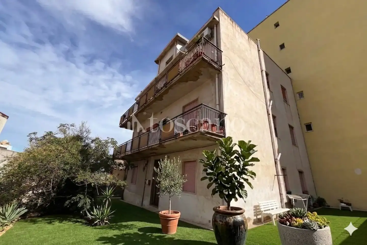 Palazzo in vendita di 300 mq a €215.000 (rif. 40/2025)