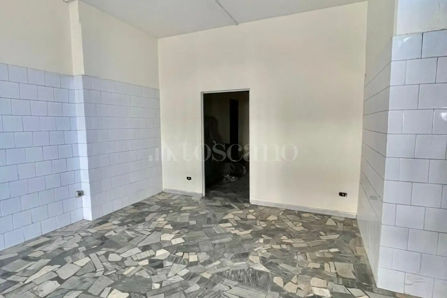 Negozio in affitto di 80 mq a €450 (rif. 2/2026)