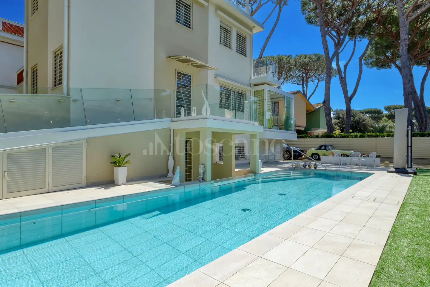 Villa in vendita di 320 mq a €3.300.000 (rif. 10/2026)