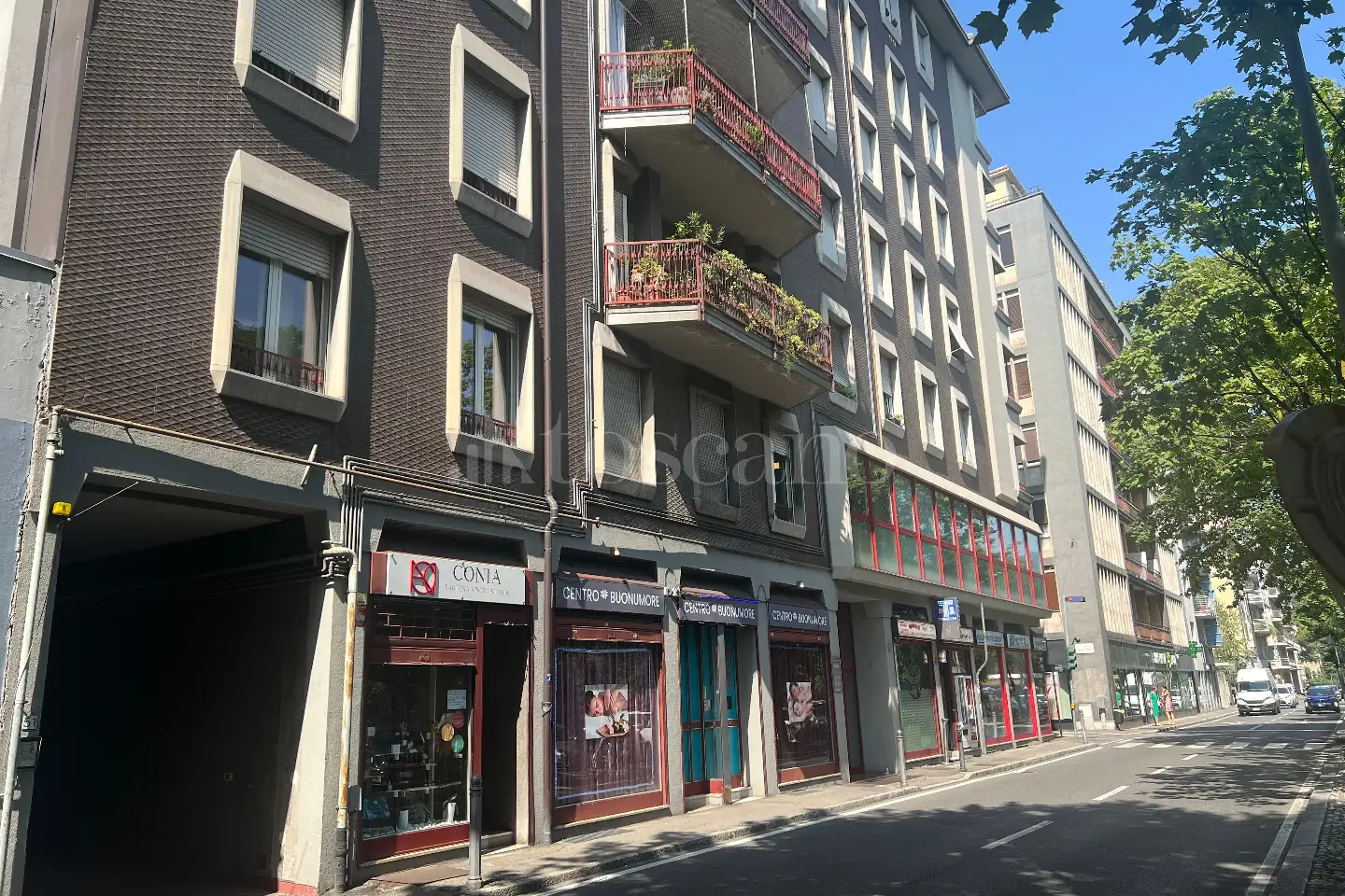 Negozio in affitto di 30 mq a €850 (rif. 17/2026)