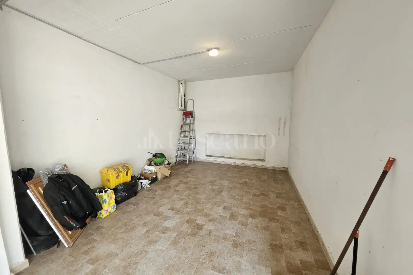 Box in vendita di 17 mq a €16.000 (rif. 49/2024)