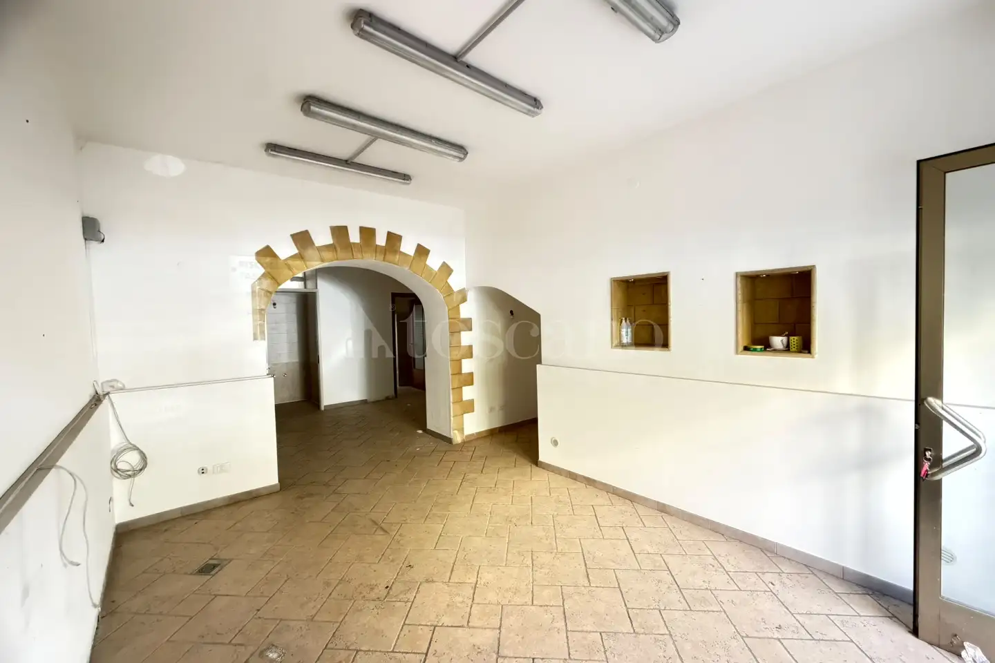 Negozio in vendita di 60 mq a €79.000 (rif. 99/2026)
