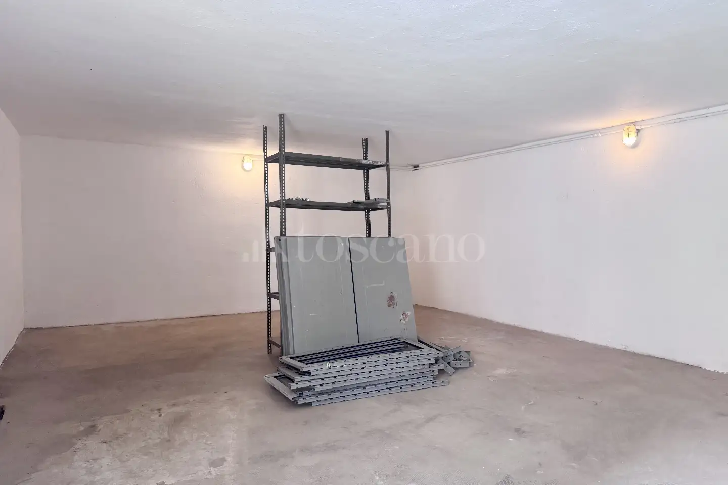 Box in vendita di 35 mq a €69.000 (rif. 71/2025)